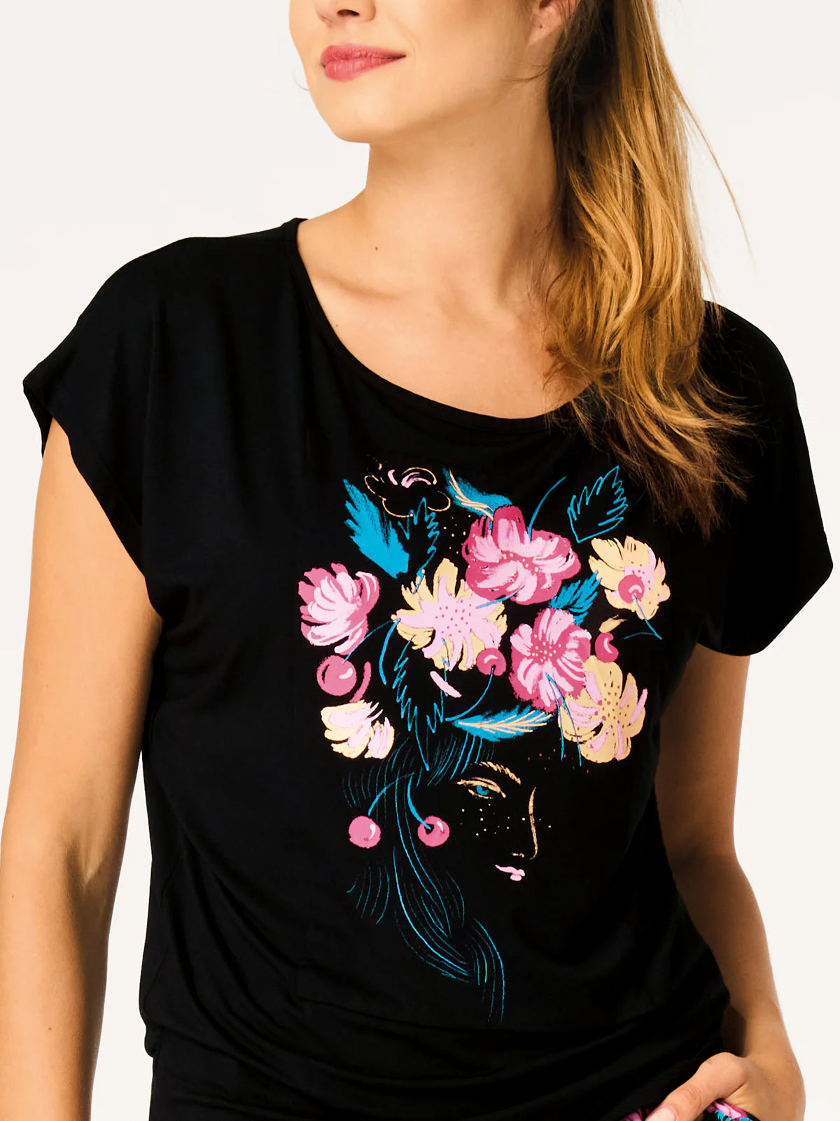 Pigiama Donna in Bambù "Soft Eco" – T-shirt con Stampa e Shorts con Pizzo  (Nantes LNS 560)