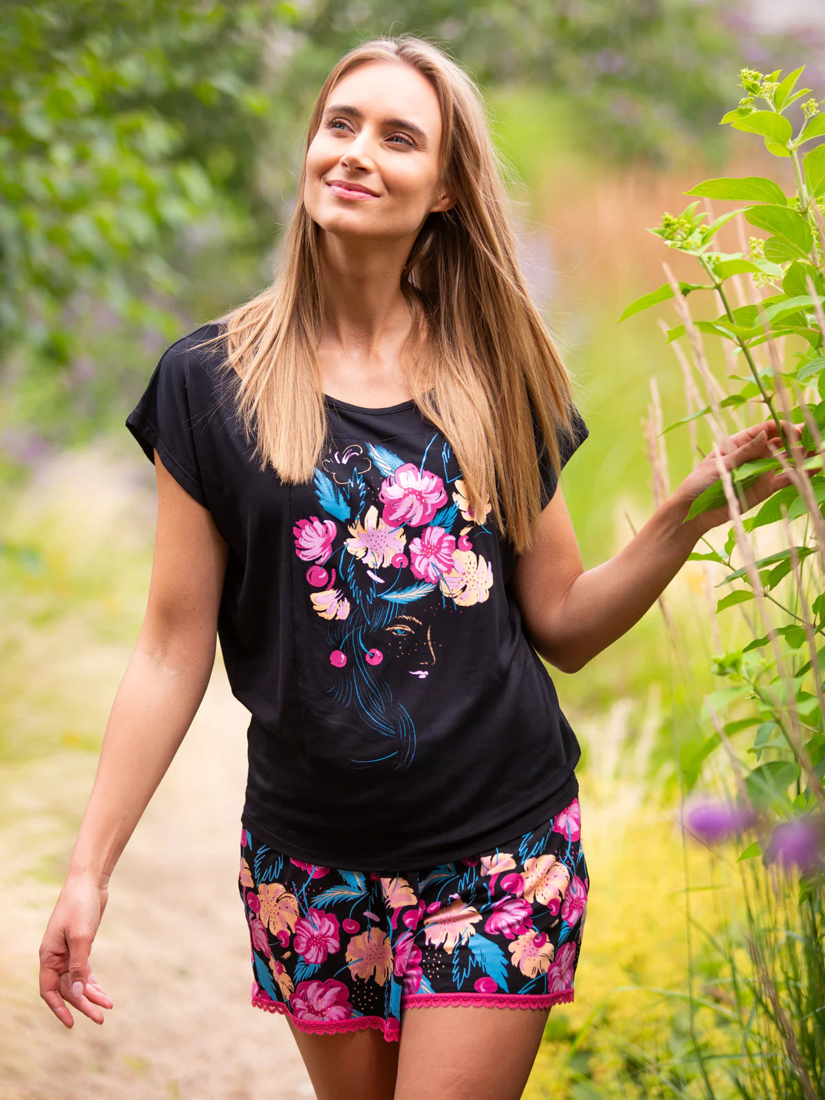 Pigiama Donna in Bambù "Soft Eco" – T-shirt con Stampa e Shorts con Pizzo  (Nantes LNS 560)