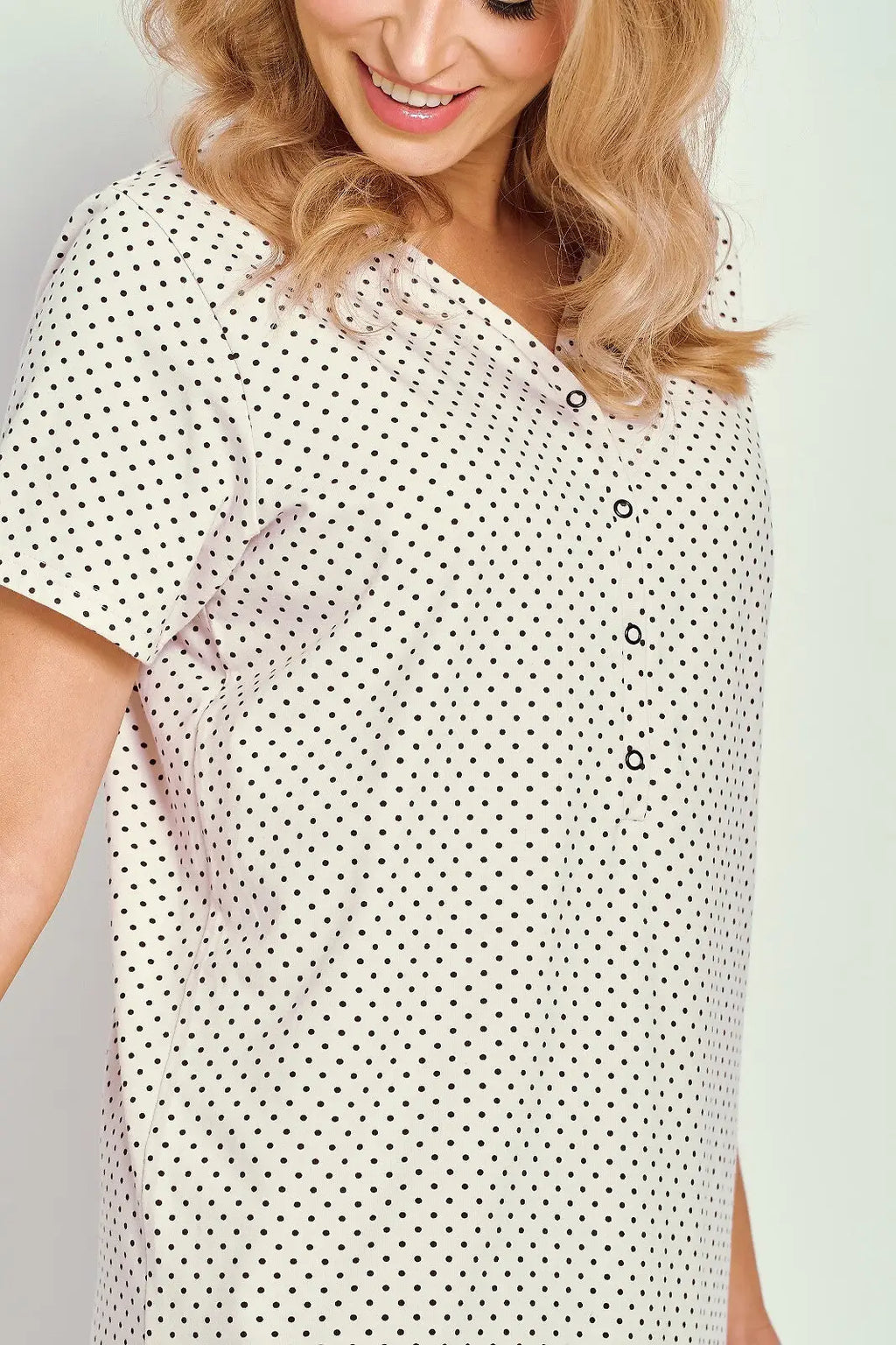 Camicia estiva da donna realizzata in cotone di alta