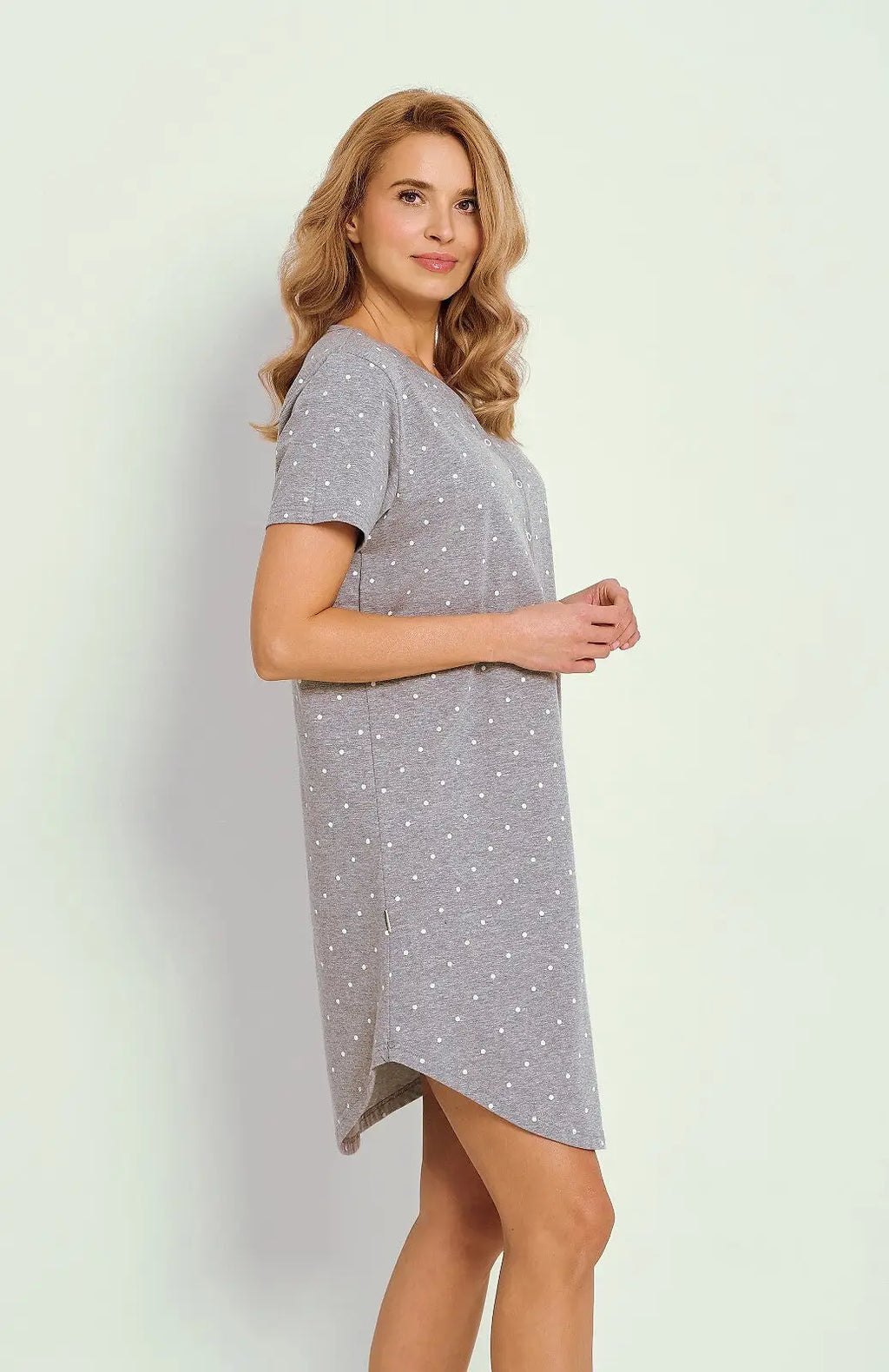 Camicia estiva da donna realizzata in cotone di alta