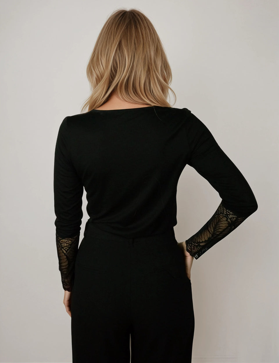 Maglia elegante in pizzo a maniche lunghe | selina