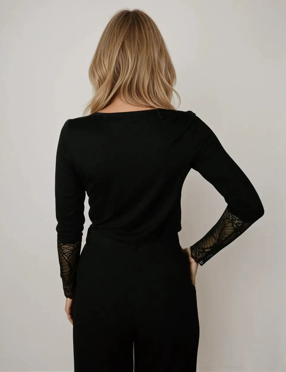 Maglia elegante in pizzo a maniche lunghe | selina