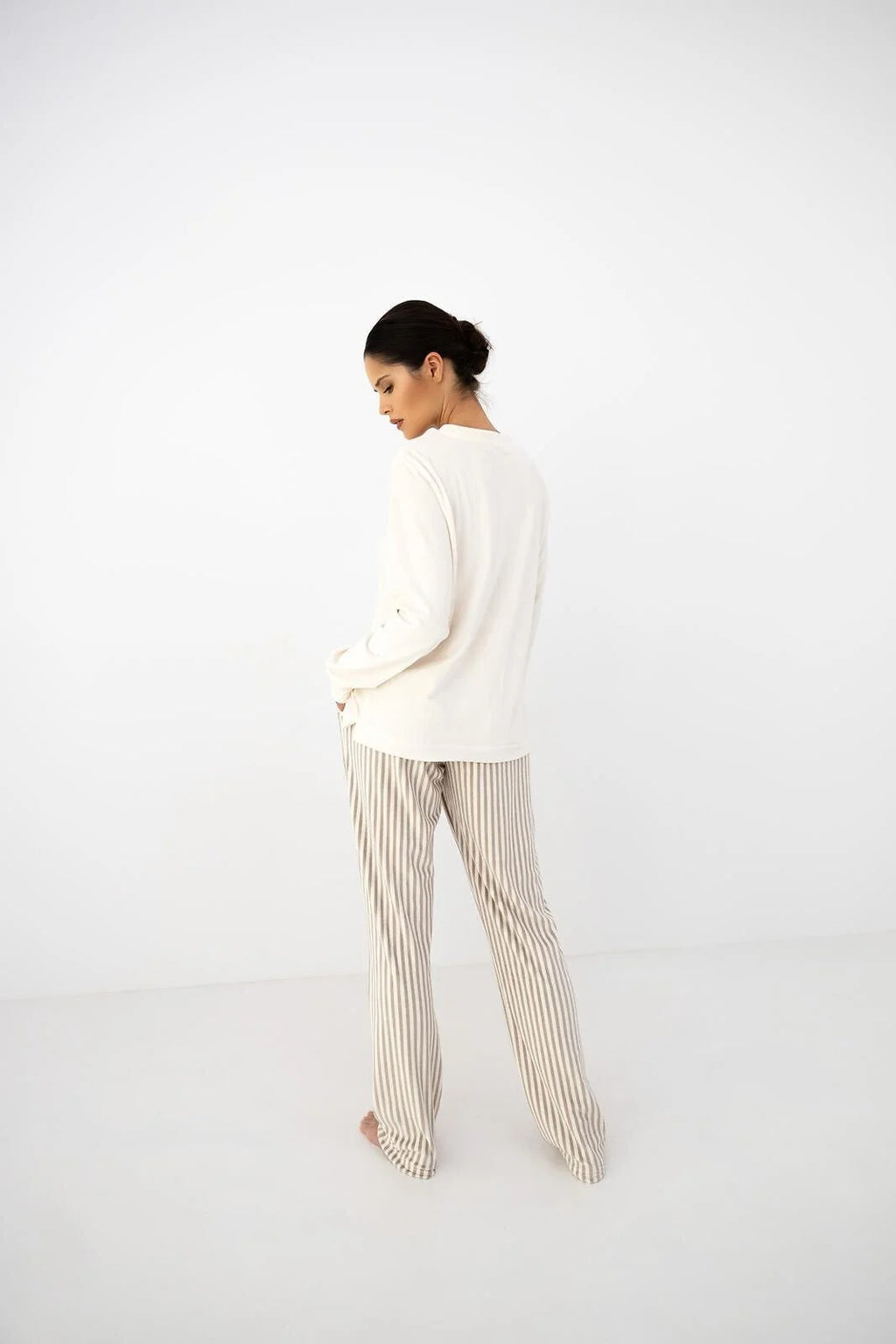Nolia - pigiama lungo da donna in tessuto soft con scollo