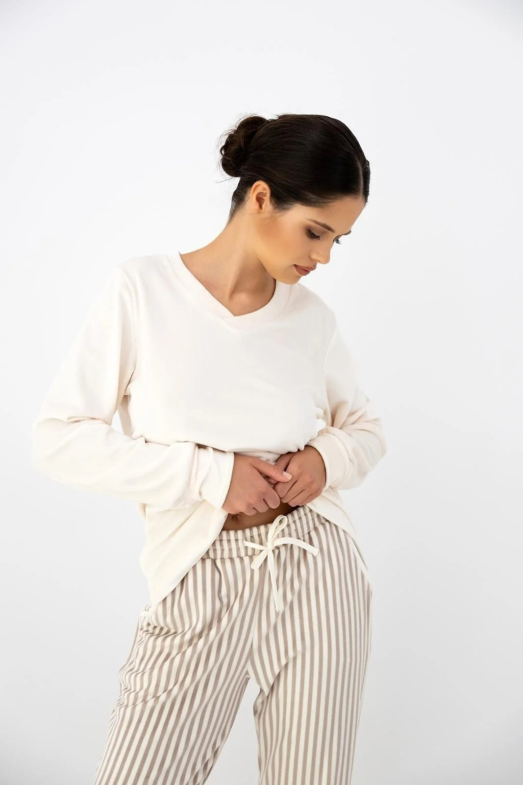 Nolia - pigiama lungo da donna in tessuto soft con scollo