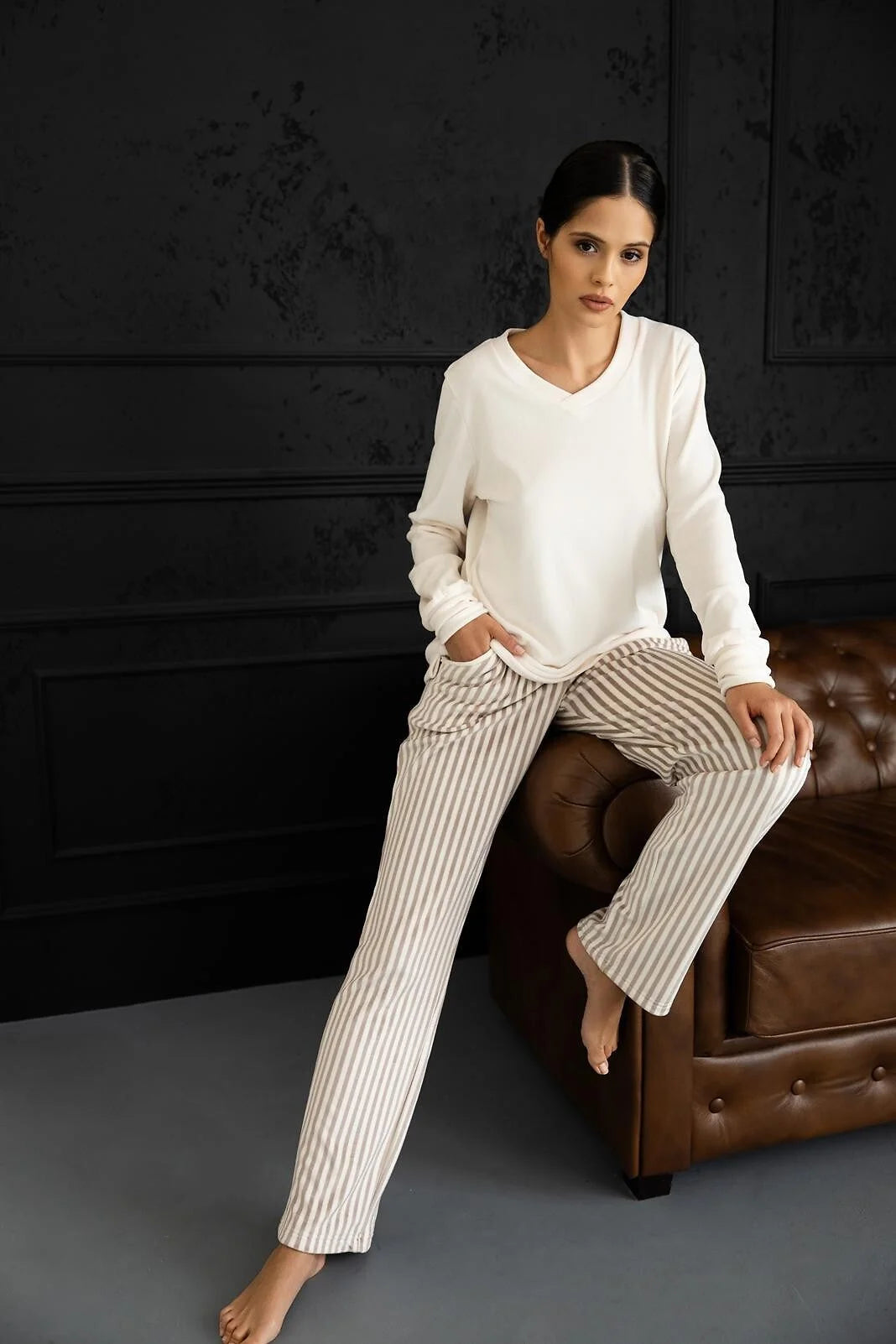 Nolia - pigiama lungo da donna in tessuto soft con scollo