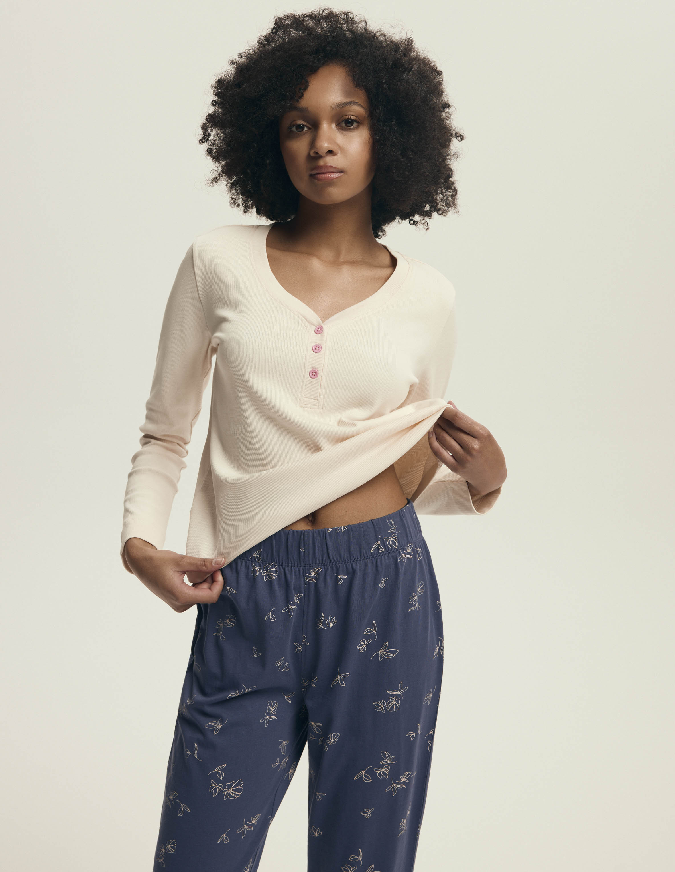 Pigiama donna in cotone di alta qualità collo botttini