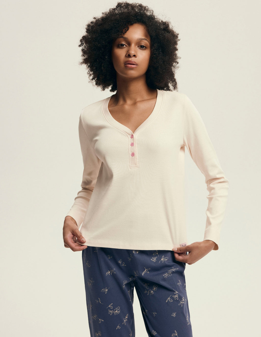 Pigiama donna in cotone di alta qualità collo botttini