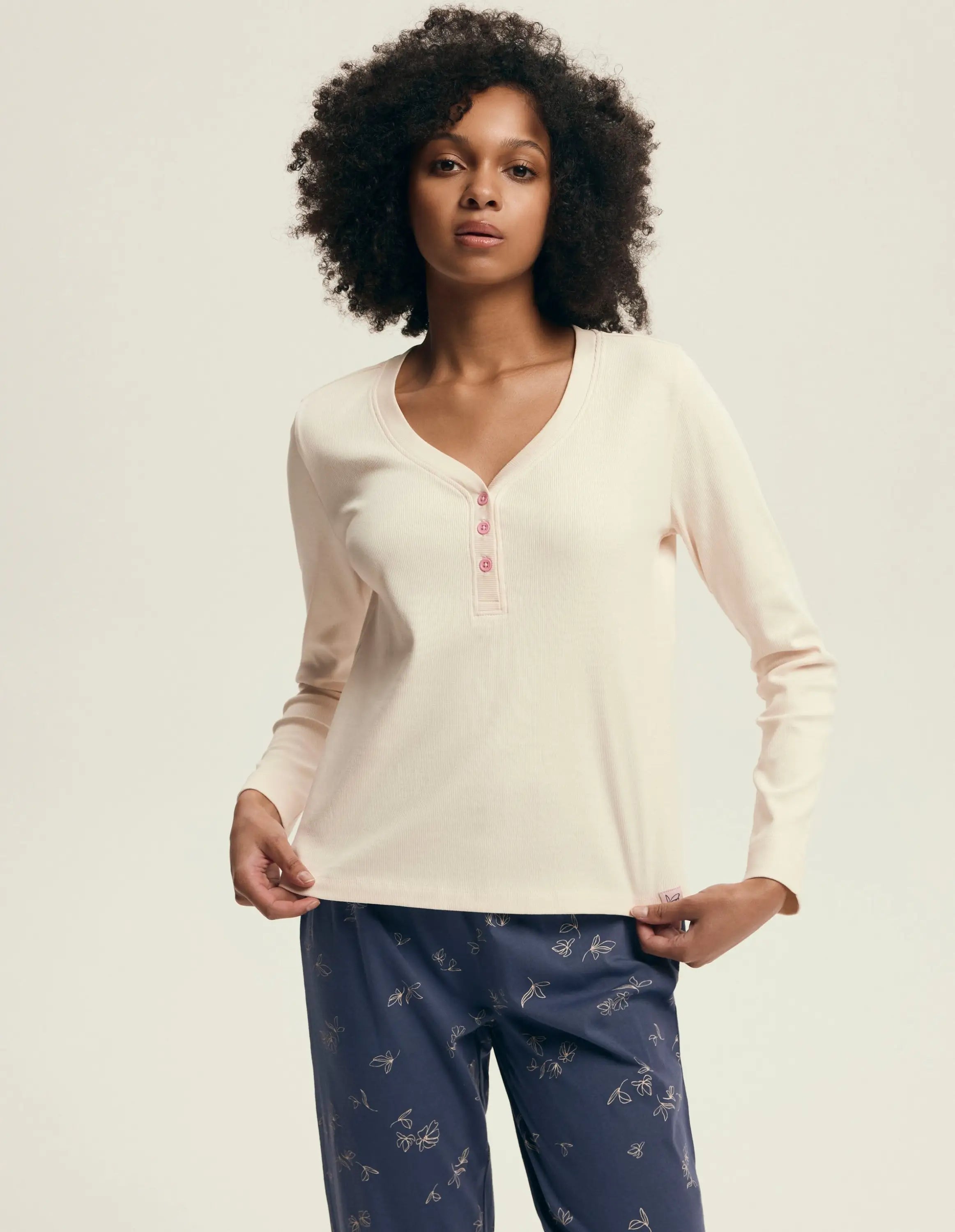 Pigiama donna in cotone di alta qualità collo botttini