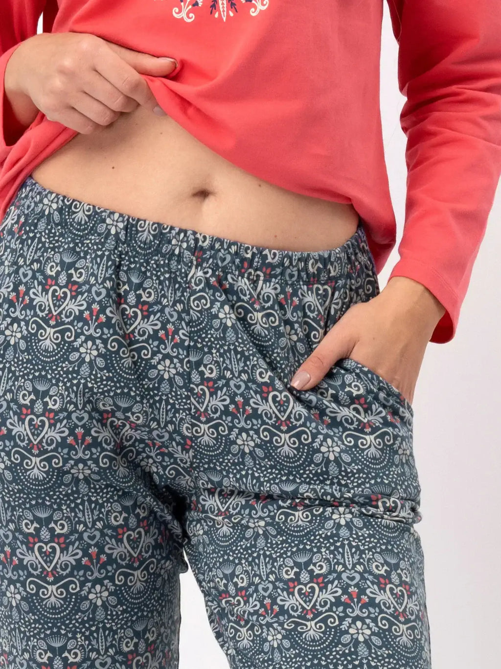 Pigiama donna in cotone elasticizzato con taglio moderno