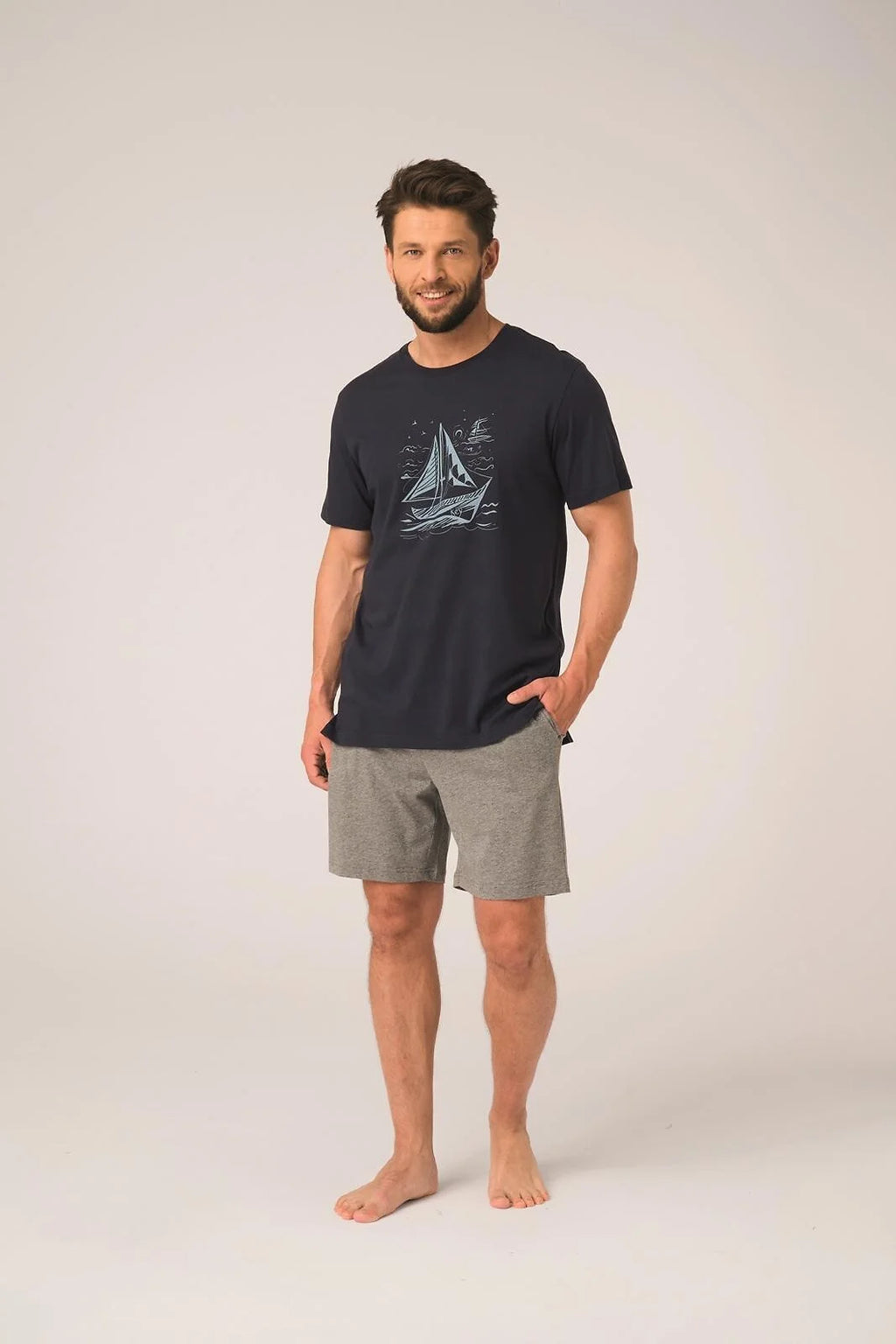 Pigiama uomo in cotone – set con maglia grafica e shorts