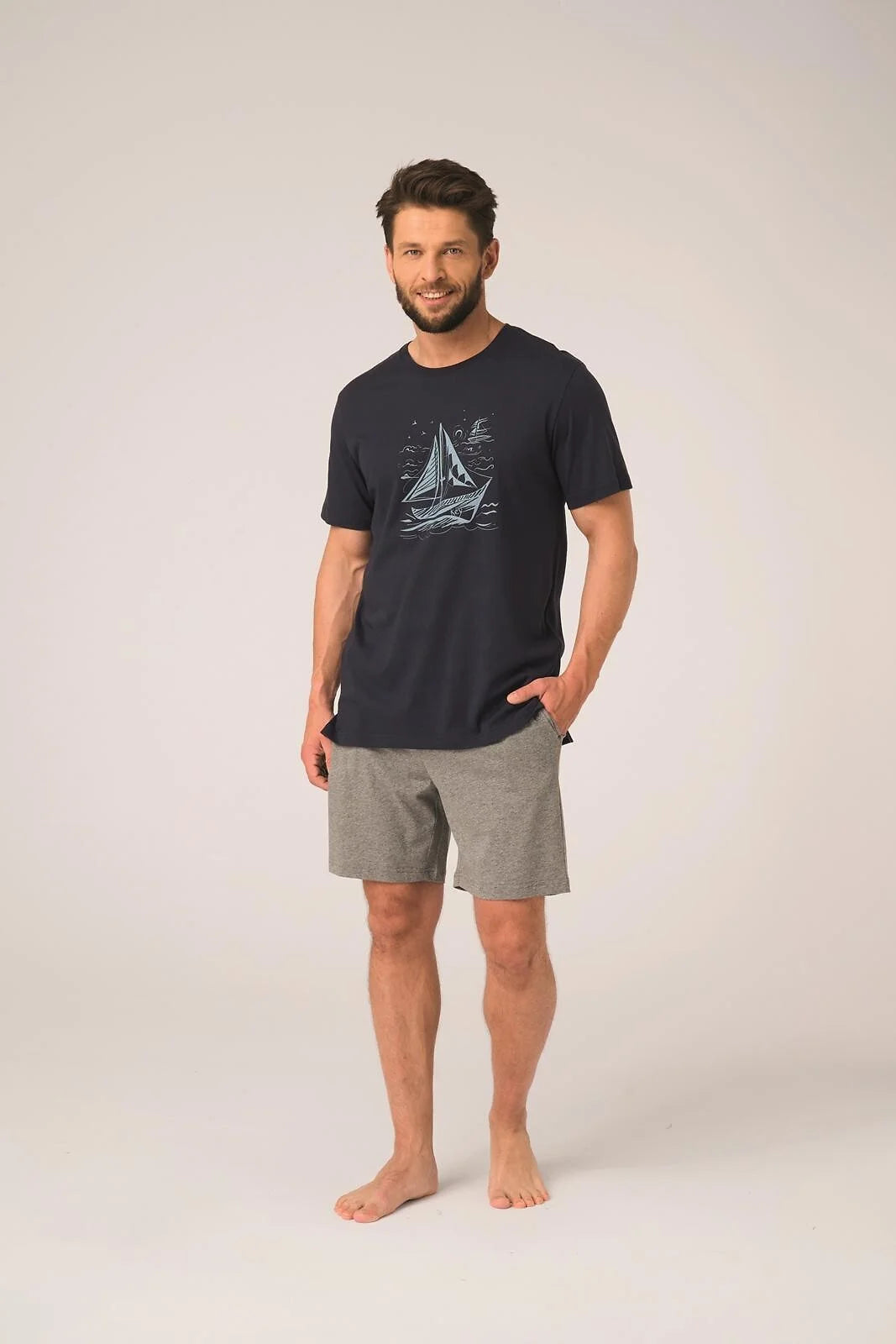 Pigiama uomo in cotone – set con maglia grafica e shorts