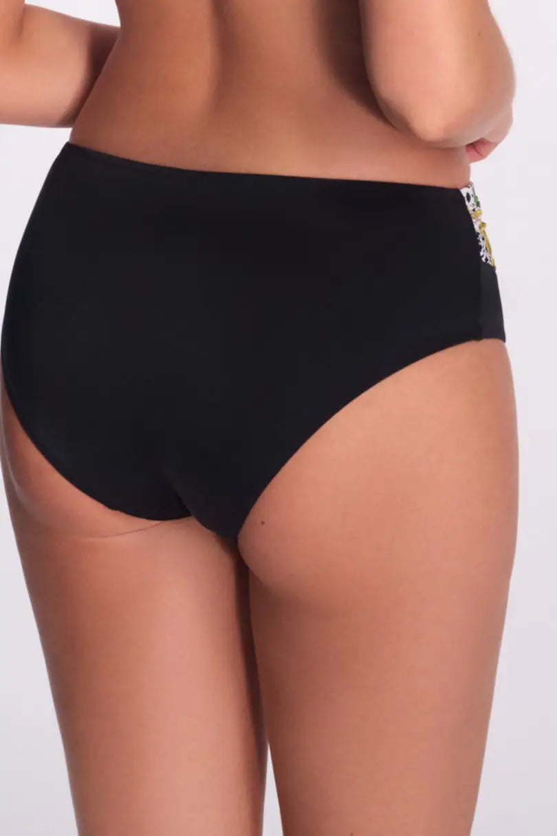 (royal wild) slip mare