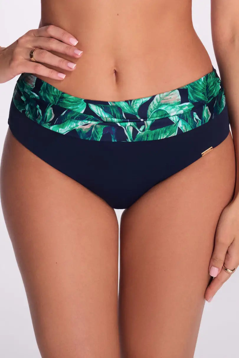 Slip bikini – eleganza classica e dettaglio tropicale