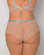 Slip nude con pizzo – eleganza invisibile e fascino